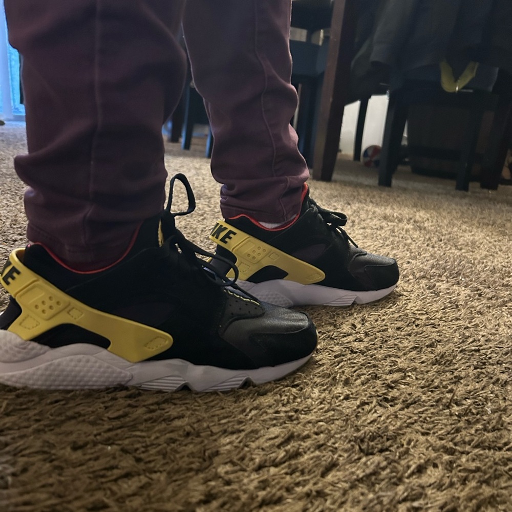 Nike Air Black with Yellow and White huarache - Smiley Face